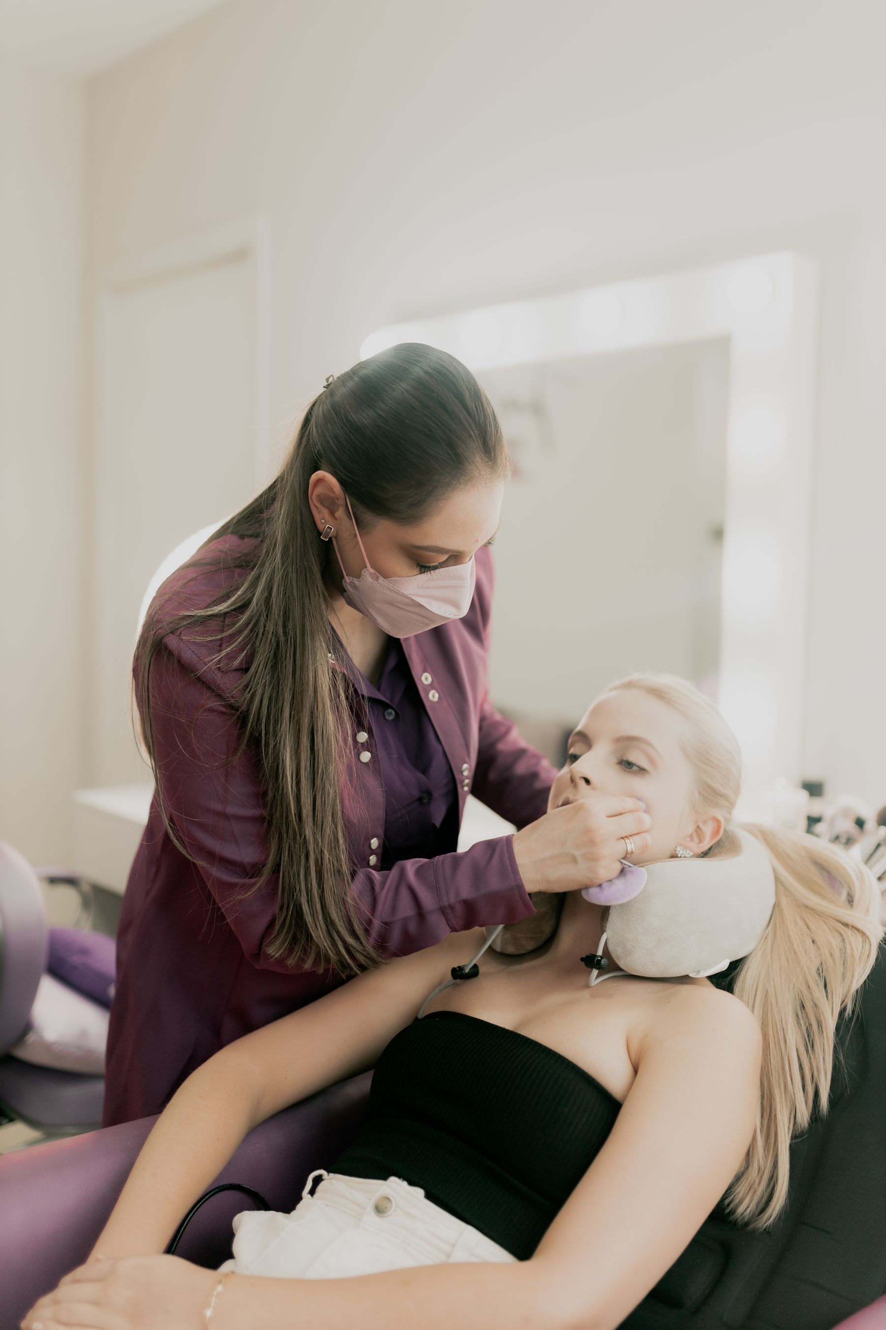 Tratament facial într-un studio beauty