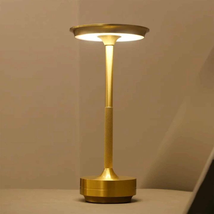 Cordless metal table lamp